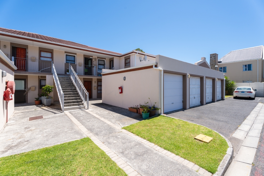 2 Bedroom Property for Sale in Whispering Pines Western Cape